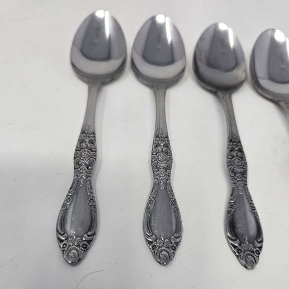 Elegant Silver Spoon Set with Decorative Handles - Picture 3 of 14